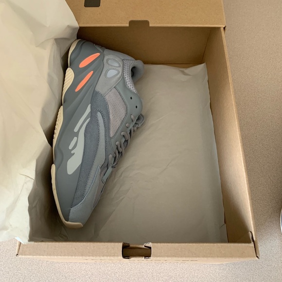 Yeezy 700 intertia 10.5 main image 5